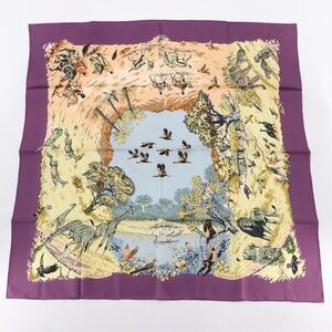 Authentic Hermès “Africa” Scarf 90 in Silk Twill - Great Condition!